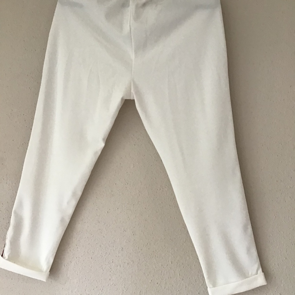 NEW Iris Basic white capris with side stripes - Picture 2 of 2